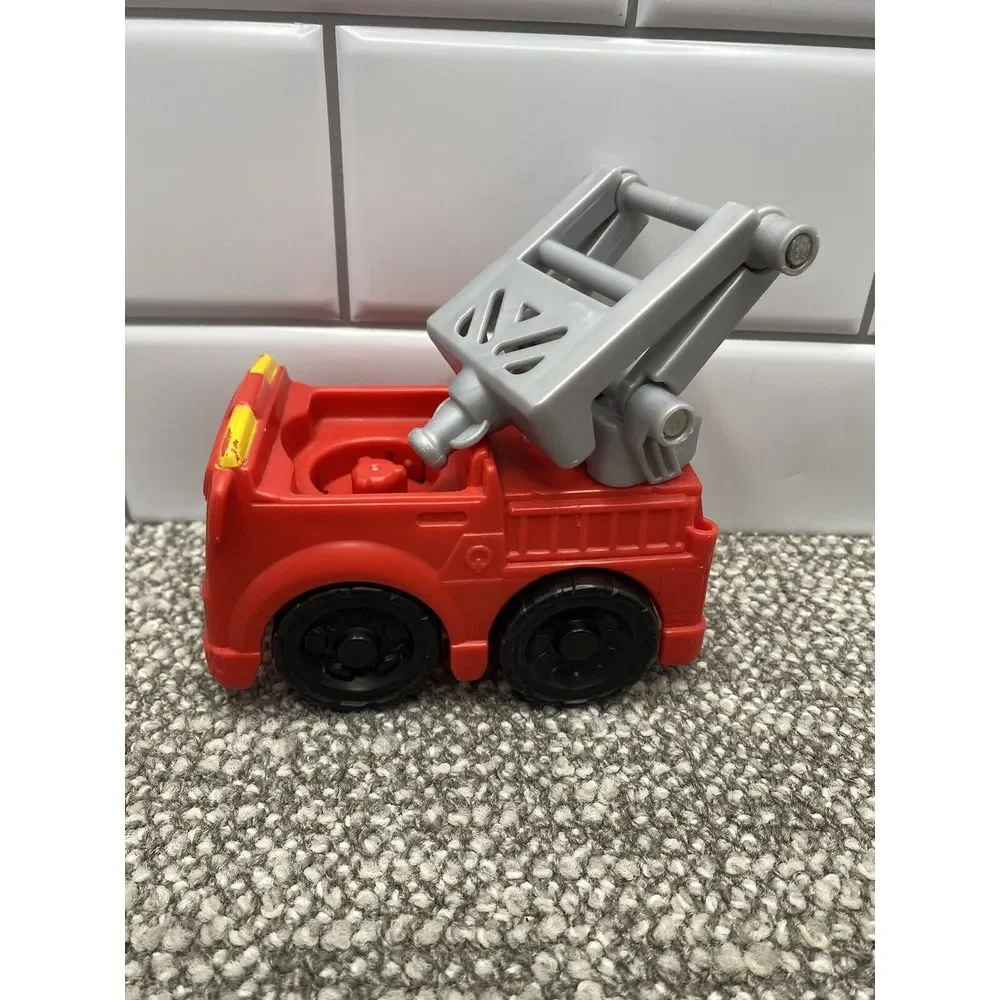 Fisher Price‎ Little People Fire Truck Plus Person Nice Set Preschool Early Fun